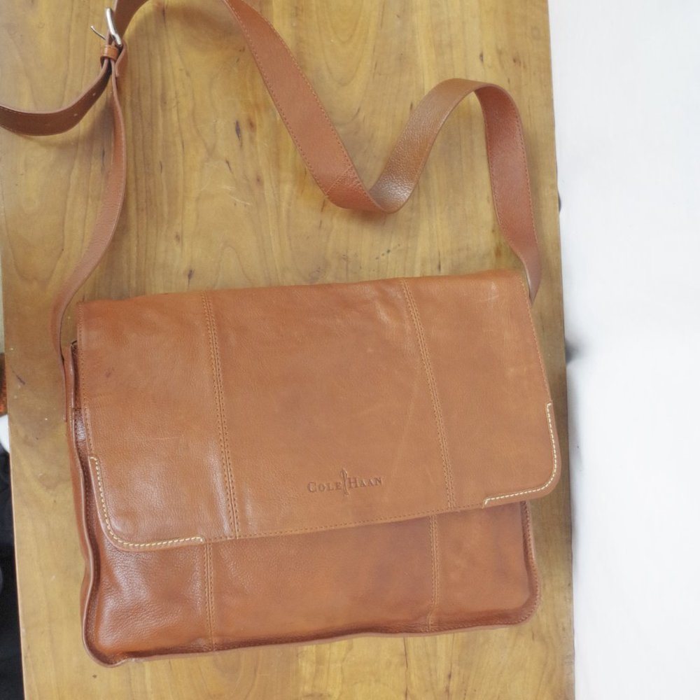 Cole Haan Brown Leather Messenger Bag WIth Laptop Compartment - Picture 2 of 12